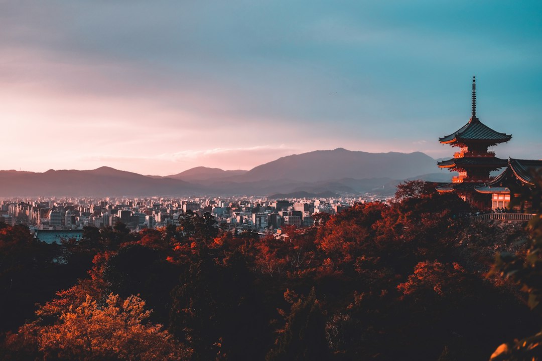 Kyoto’da pagoda ve kent manzarası, Japonya